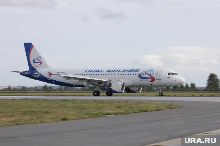 Самолет прилетел в Екатеринбург с задержкой в 3,5 часа