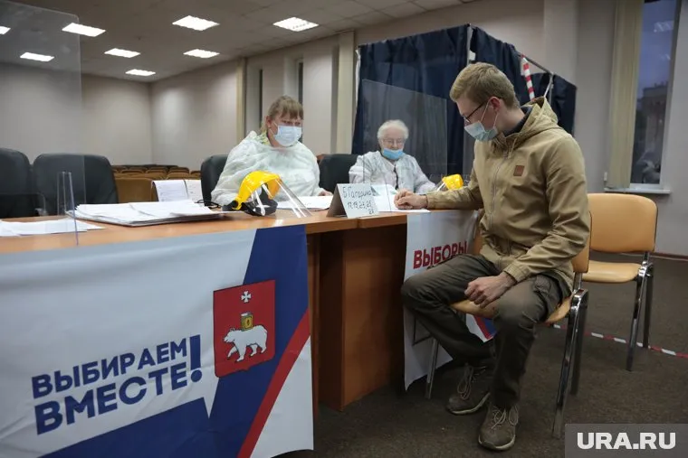 Власти определились с политтехнологами на выборы в муниципальные думы