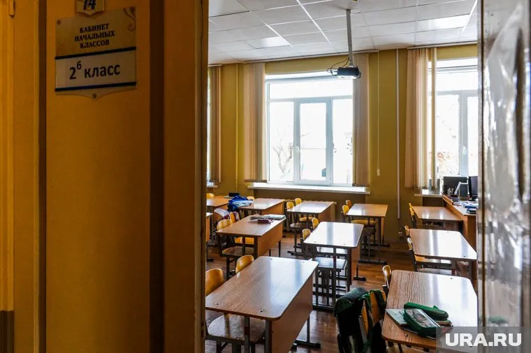 Классы челябинских школ опустели после третьего урока