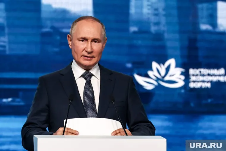 Президент России Владимир Путин назначил на должность врио губернатора Омской области «ветерана с сибирским бэкграундом»