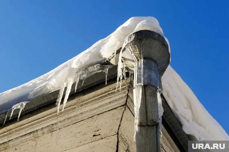 Управляющие компании ежденевно отчитываются в мэрию о чистке крыш