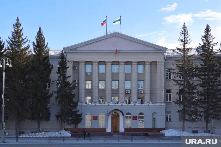 Чиновникам из-за паводка приходится не покидать здание правительства Курганской области