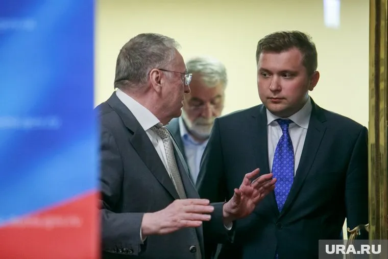 Борис Чернышов внес в Госдуму законопроект для защиты учителей