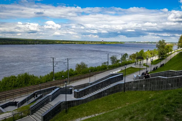 Прогулка по набережной Дмитрия Махонина и министра спорта РФ Олега Матыцина. Пермь