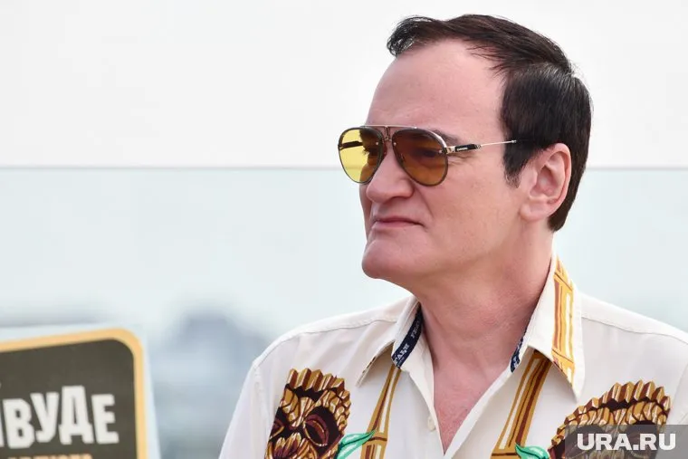 В фильмах Тарантино никогда нет рекламы, герои курят только сигареты придуманной им самим марки «Red Apple»