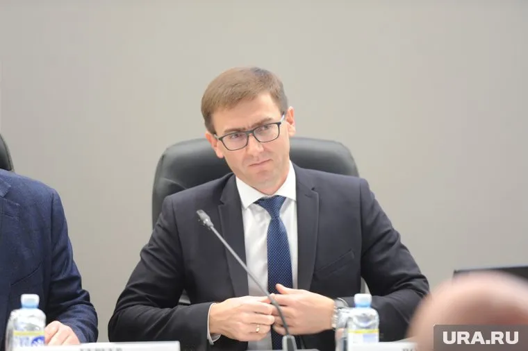 На следующий день после назначения Роман Воллерт уже пришел на заседание гордумы Челябинска