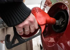 Тюменские автомобилисты научились обходить ограничения на продажу бензина 