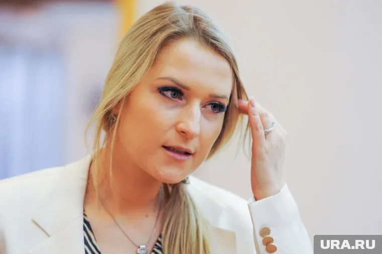 Яна Лантратова обещает помочь бабушке