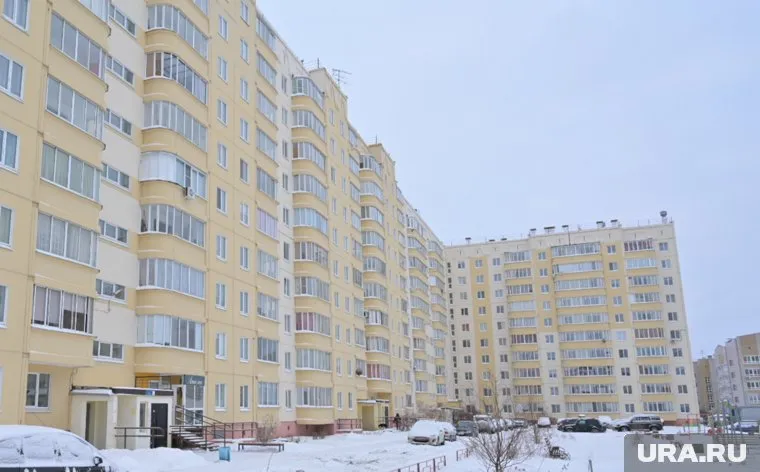 Подросток выбросил школьницу с балкона девятого этажа