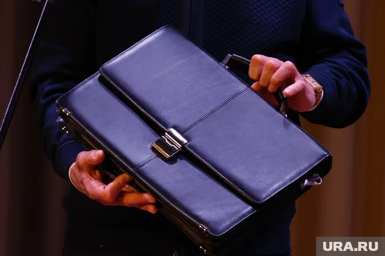 Роспуск правительства происходит после каждых выборов губернатора