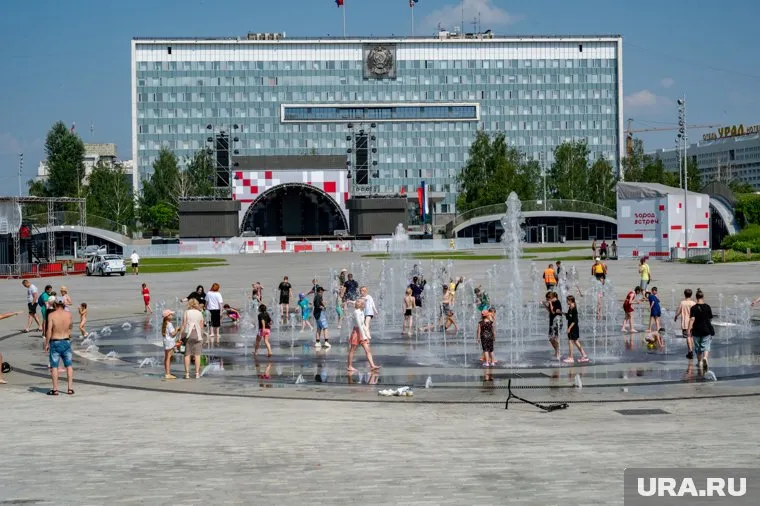 Фонтан спасает пермяков в центре города