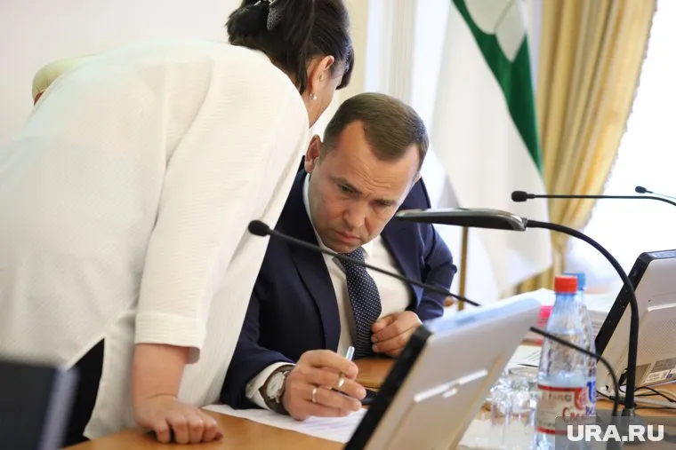 По версии источников, у Вадима Шумкова могут возникнуть проблемы — «скамейка кандидатов» невелика