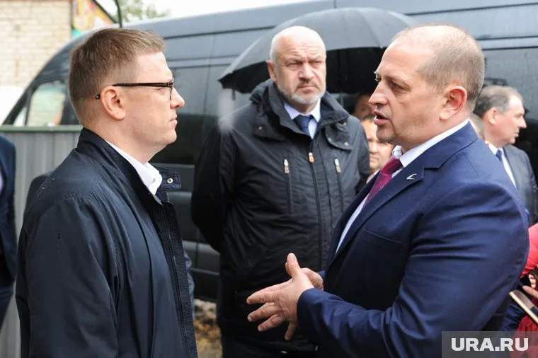 По требованию Алексея Текслера (слева) Вячеслав Жилин (справа) уходит в отставку