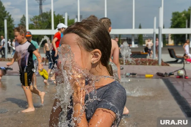 Аномально теплая погода установилась по всей территории России