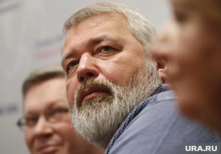 Дмитрию Муратову вручили Нобелевскую премию за усилия по защите свободы выражения мнений