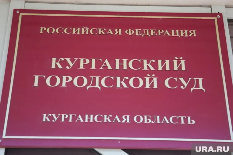 После постановления губернатора Шумкова об увеличении окладов сотрудникам аппарата мировых судей начала решаться проблема с кадрами (архивное офто)