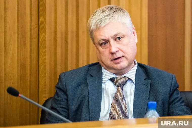 Утром 16 ноября Александр Лошаков появился на работе