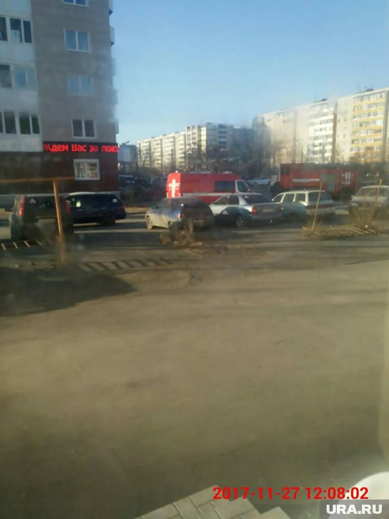 К «заминированному» зданию стянули силы спецслужб