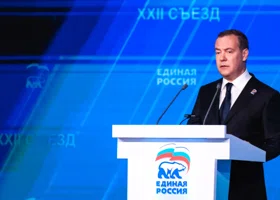 Медведев поздравил россиян с Днем народного единства