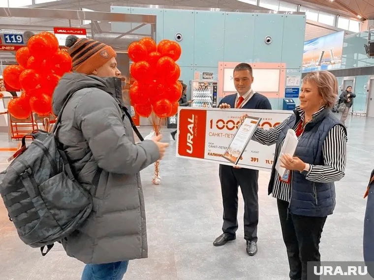 Пассажирам подарили сертификат на бесплатный полет