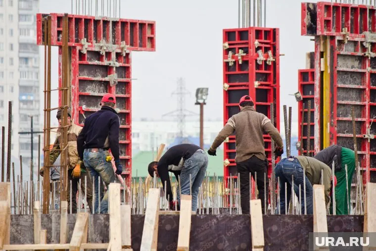 Подрядчику не в первый раз говорят, что рабочих не хватает, а это значит, что сроки будут сорваны