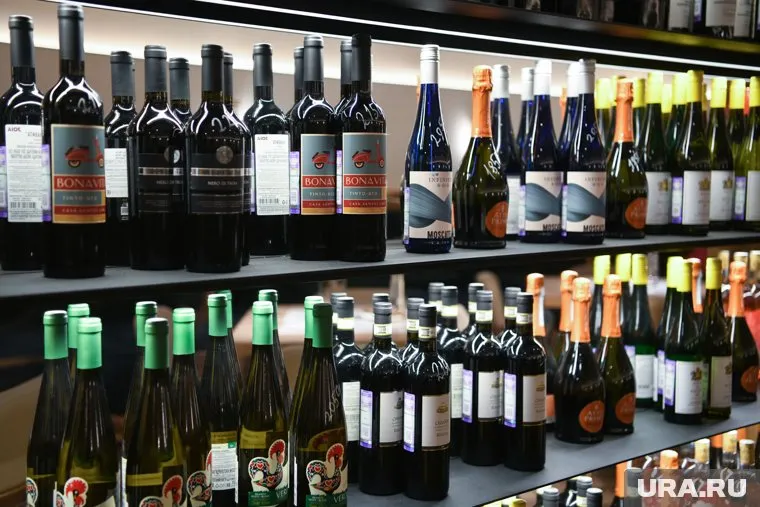 Злоупотребление алкоголем может привести к циррозу печени или инсульту