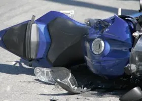 Очевидец снял, как байкер пытался остановить грузовик смертника ценой собственной жизни