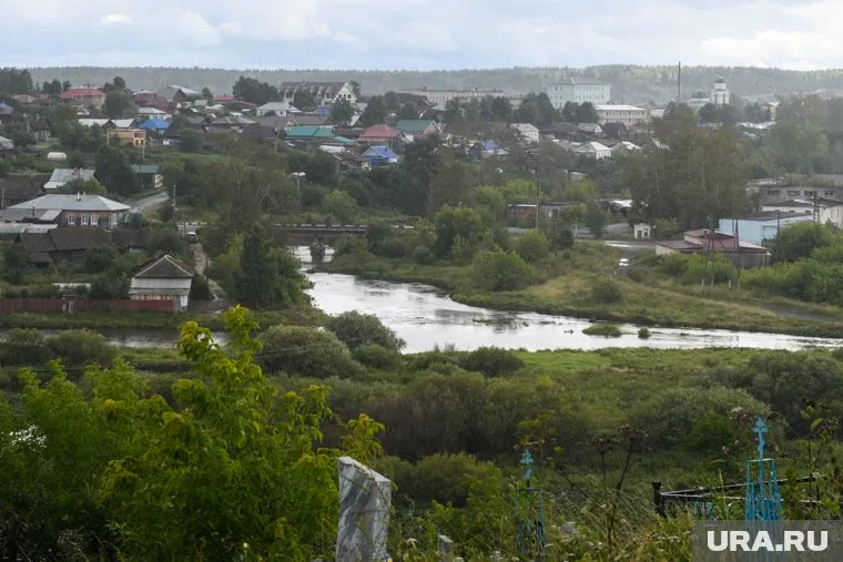 Начальник земельного отдела мэрии пытался продать два казенных участка в Староуткинске