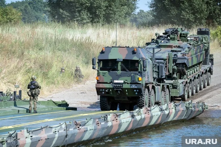 Учения станут ответом Запада на размещение ракет в Белоруссии, заявил Леонид Крутаков