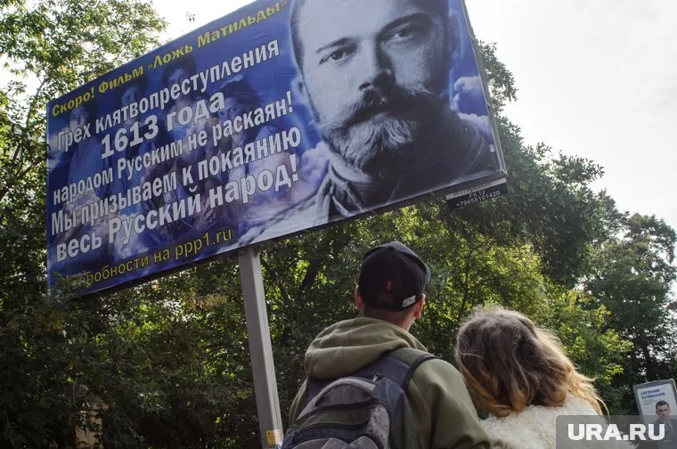 Один билборд уже установлен на перекрестке улиц Луначарского и Малышева в Екатеринбурге