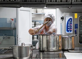 Свыше ста сотрудников свердловских школ и детсадов отстранили из-за опасных инфекций