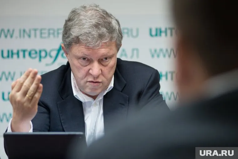 Явлинский, вдохновившись ситуацией в Екатеринбурге (от "Яблока" в свердловские губернаторы намерен пойти мэр Евгений Ройзман), намерен побороться за известного оппозиционера в Перми