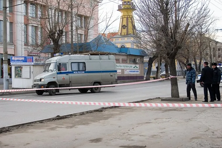 Взрывное устройство
Курган
остановка у Куйбышева 75
22.11.2013г, граната на остановке, отцепление, полиция