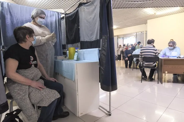 Центр мобильной вакцинации в торговом центре "Дирижабль". Екатеринбург