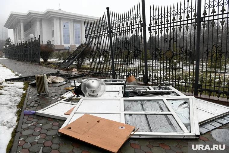 В разгромленной Алматы гибнут дети
