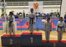 Юная екатеринбурженка побила сверстниц на Кипре