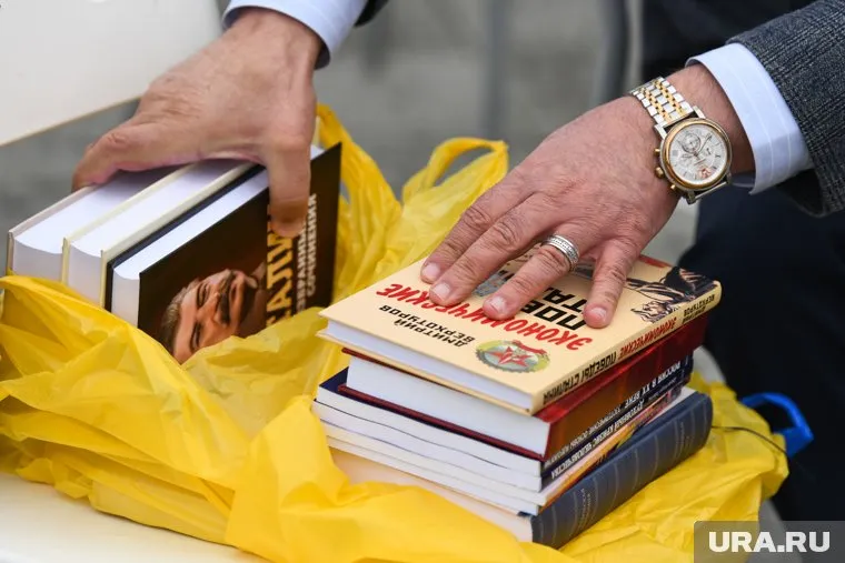 В европейских учебниках детям и взрослым рассказывают о злых русских, оккупировавших Прибалтику, отметил историк