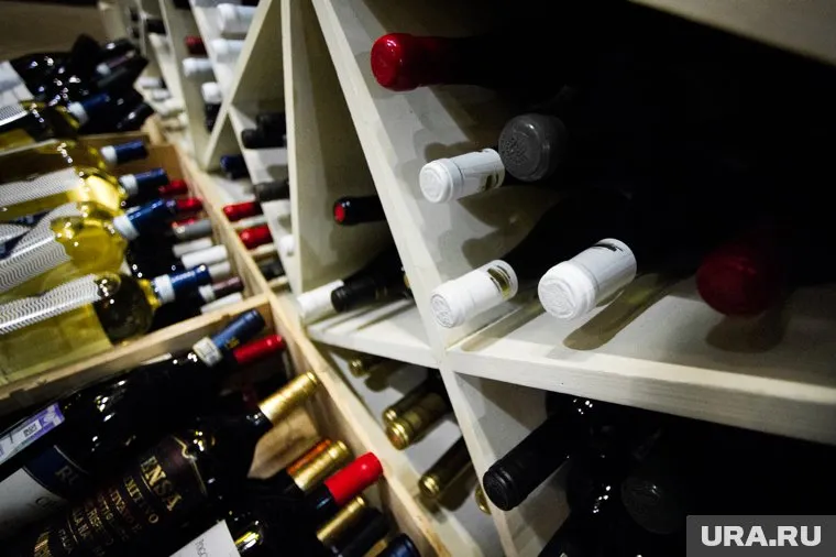 Глава АО «Бенат» Александр Бабенко отмечает, что налоги предприятие выплачивает раньше, чем реализует продукцию