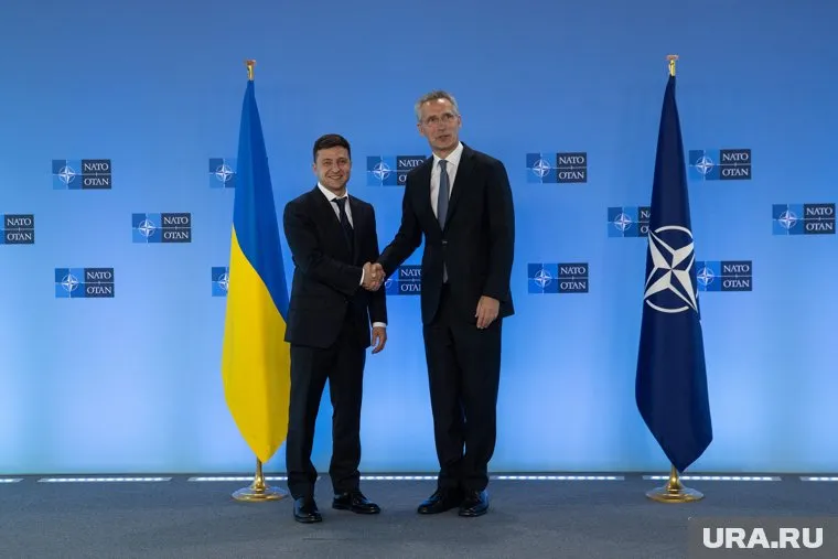 Заявка на вступление Украины в НАТО фиксирует вектор развития страны, заявили в офисе президента Украины