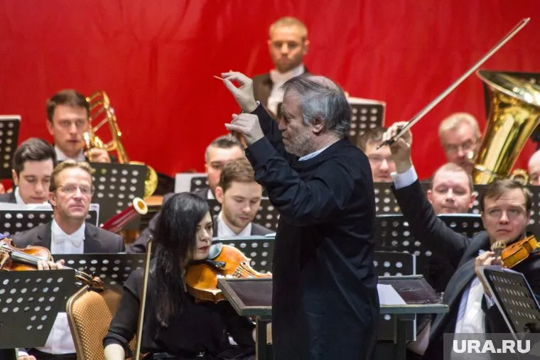 Симфонического оркестр Мариинского театра под управлением Валерия Гергиева даст концерт в Перми (архивное фото)