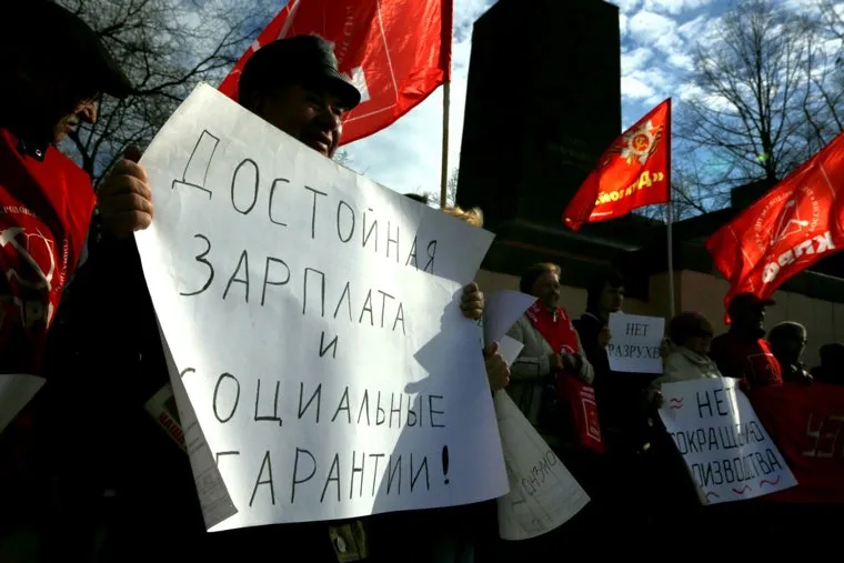 Митинг КПРФ за сохранение УЗТМ. Екатеринбург, пикет, митинг, коммунисты, кпрф, достойную зарплату, соцгарантии