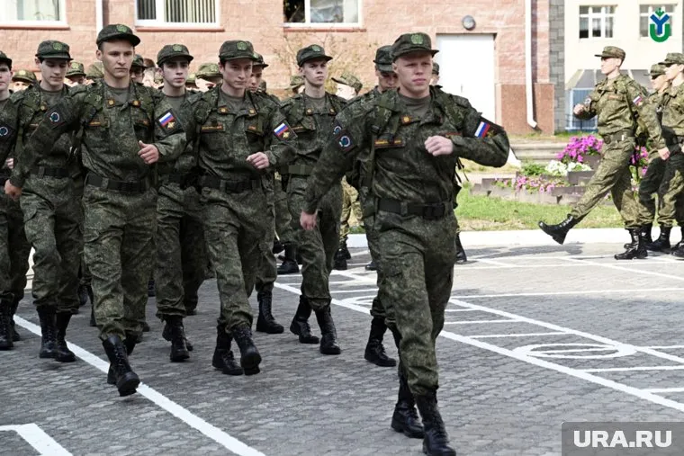 Открытие центра началось с торжественного построения