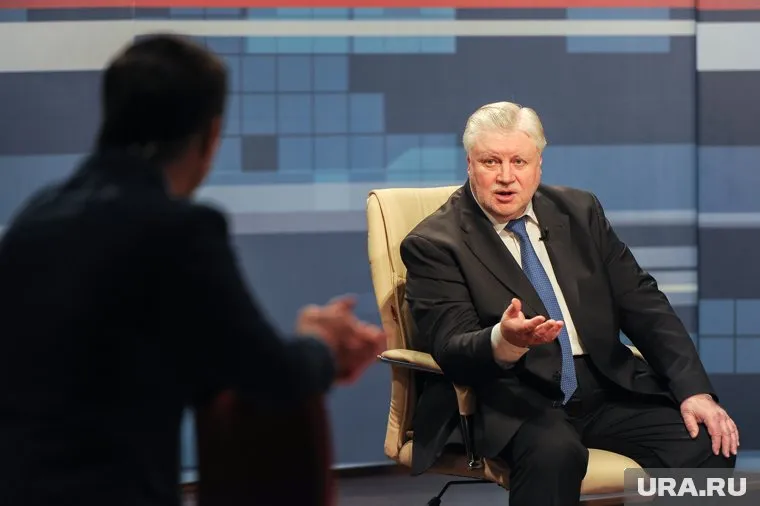 Сергей Миронов заявил, что поднять зарплаты учителям нужно за счет повышения в стране МРОТ
