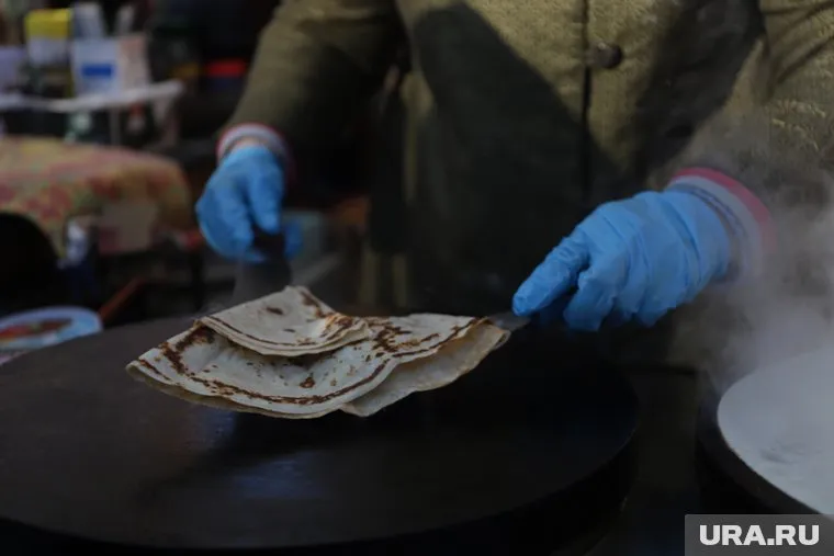 Блины традиционно готовят на масленицу, которая пройдет с 28 февраля по 6 марта