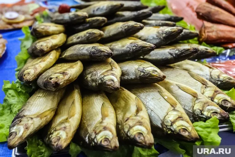 В Октябрьском продавали просроченную копченую рыбу