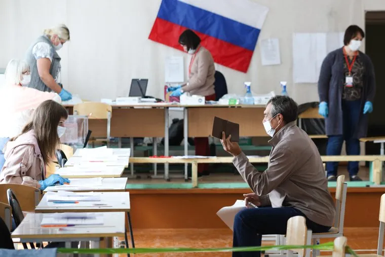 Избирательный участок по общероссийскому голосованию по поправкам в Конституцию РФ. Курган