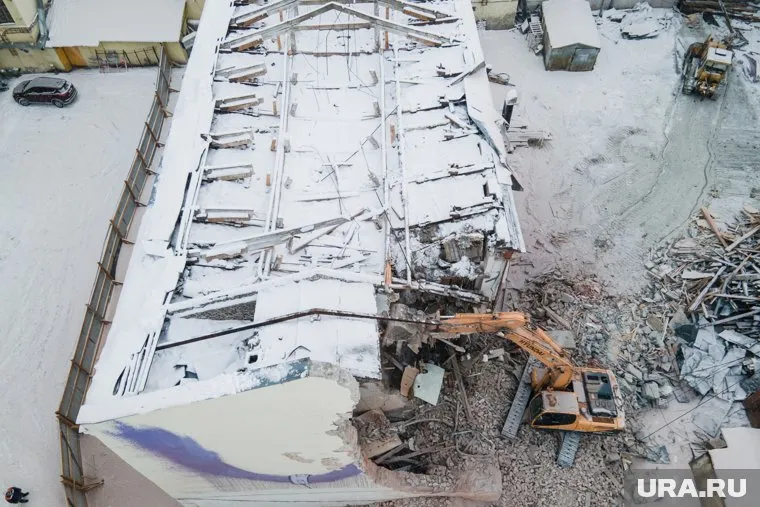 Демонтаж здания начался 4 января
