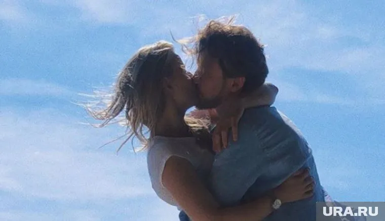 Пара «по-быстрому» расписалась в ОАЭ