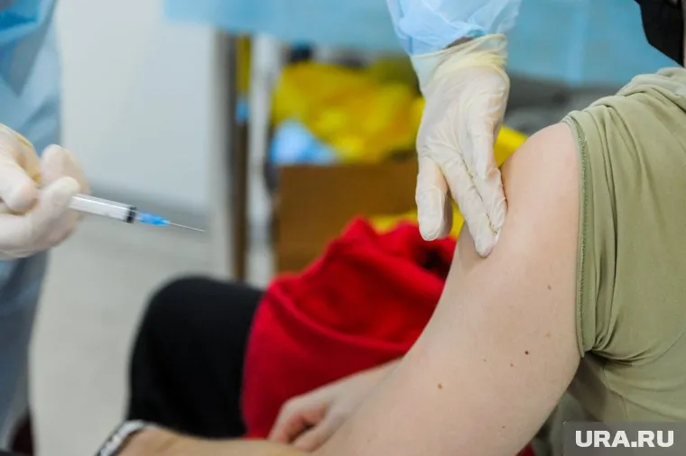 Предполагается, что прививать будут подростков, которым исполнилось 12