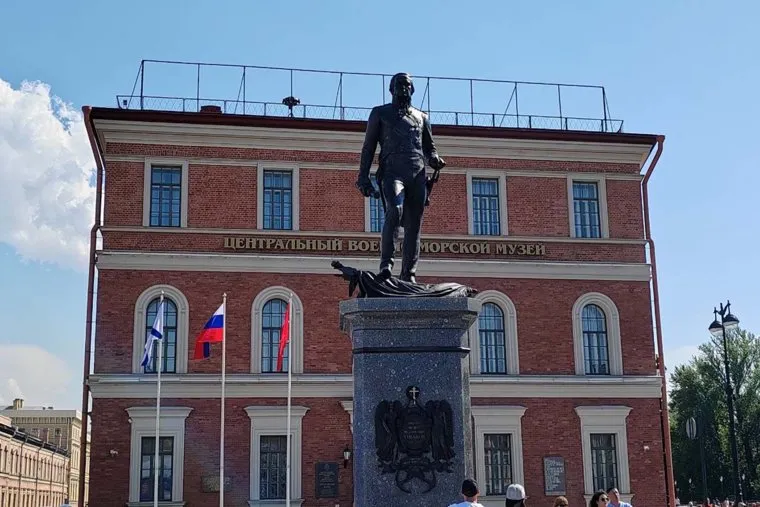 Памятник адмиралу Ф.Ф.Ушакову. Санкт-Петербург